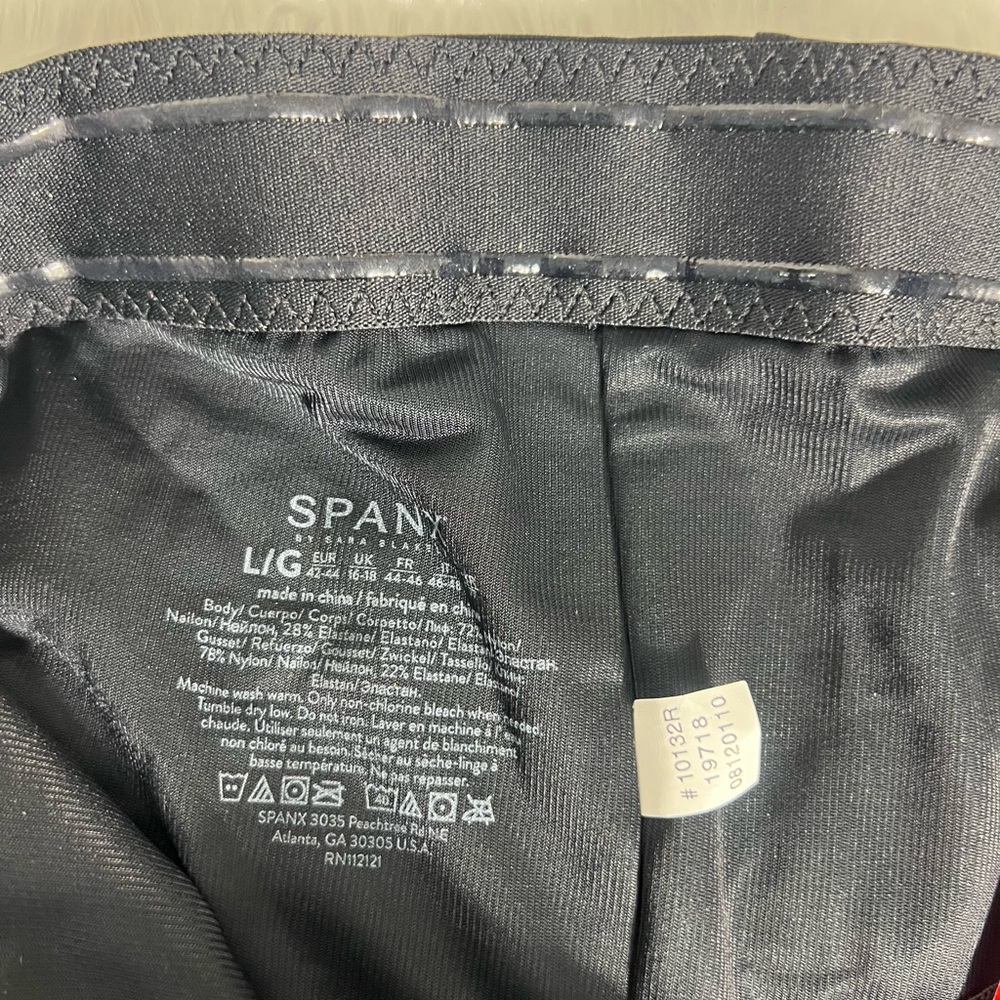 Spanx Power Conceal Her High Waisted Mid-Thigh Shorts - Picture 9 of 9